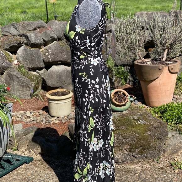 All That Jazz Gorgeous Flattering Dress - Picture 8 of 8